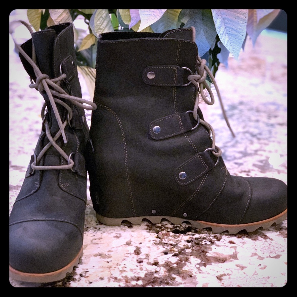 Like New Sorel Joan of Artic Wedge Boot